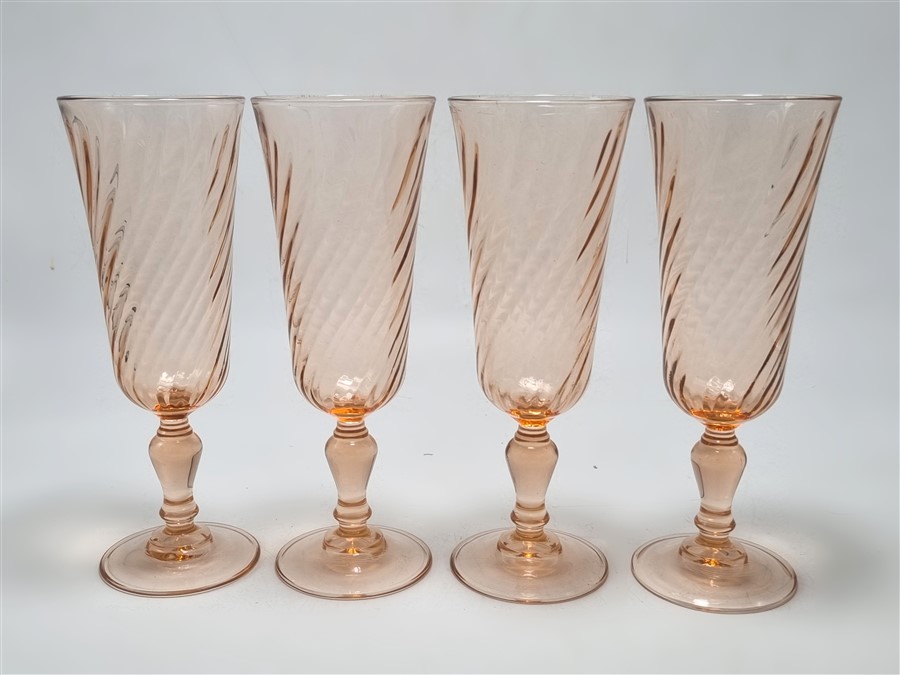 Set de 4 flûtes vintage en verre rose