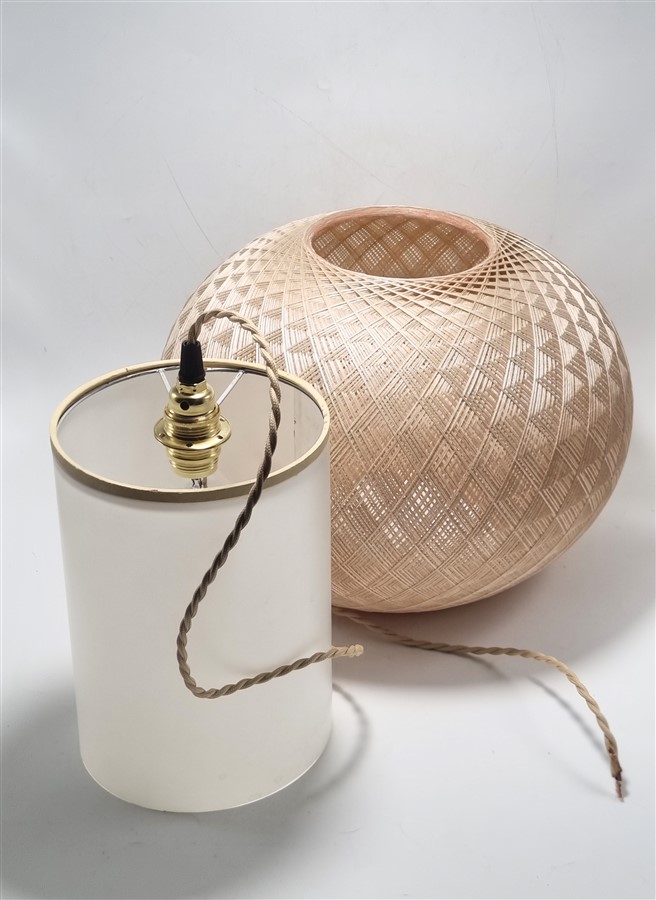 Suspension vintage en fils tressés