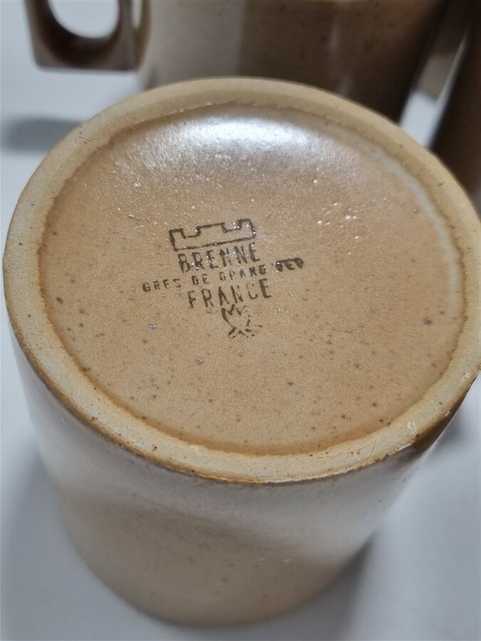 6 mugs vintage en gres