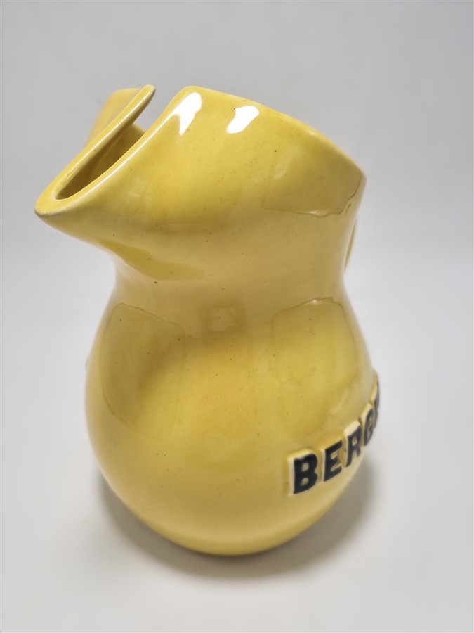 Pichet vintage berger en ceramique jaune
