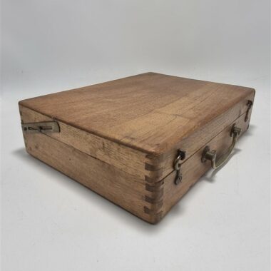Ancienne valisette de peintre en bois