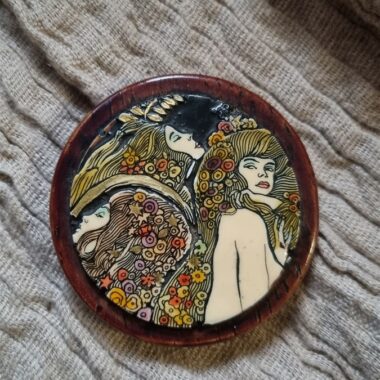 broche esprit art nouveau mucha