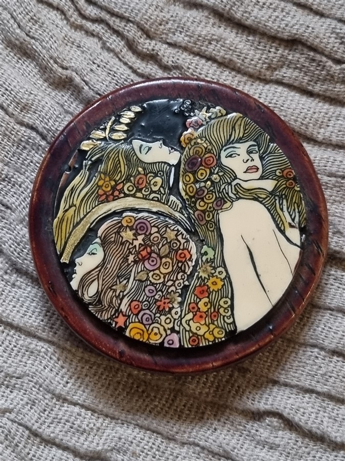 broche esprit art nouveau mucha