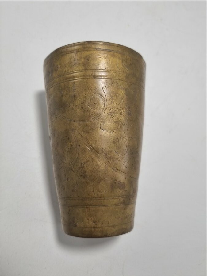 Ancien verre à Lassi