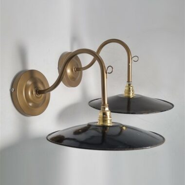 Paire d'appliques murales en tôle émaillée noire