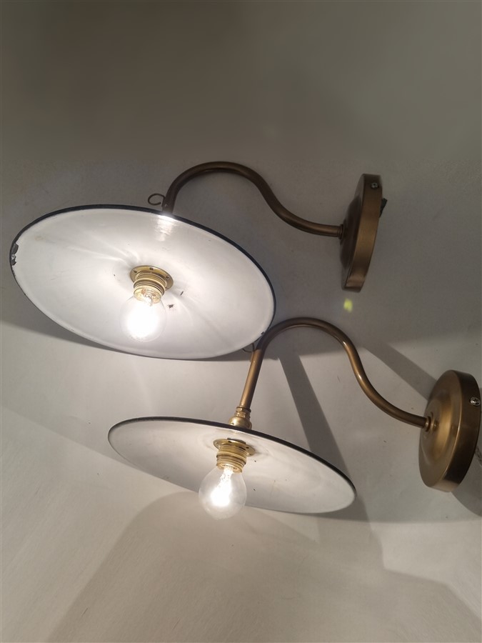 Paire d'appliques murales en tôle émaillée noire