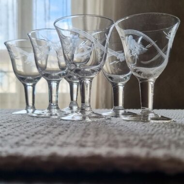 petits verres a pied digestif