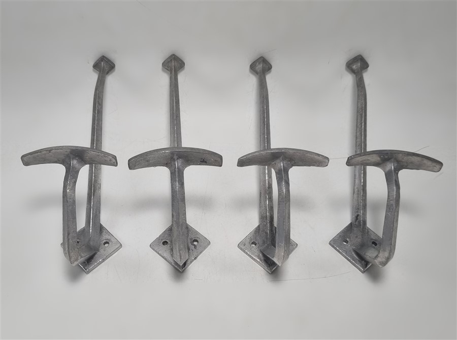 Lot de 4 patères vintage en aluminium
