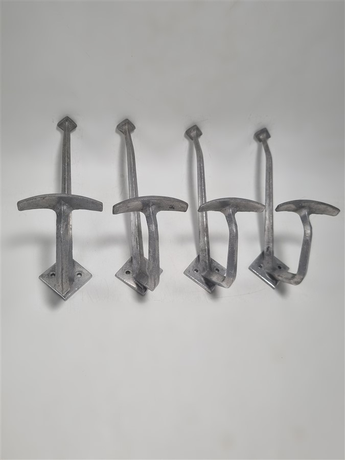 Lot de 4 patères vintage en aluminium
